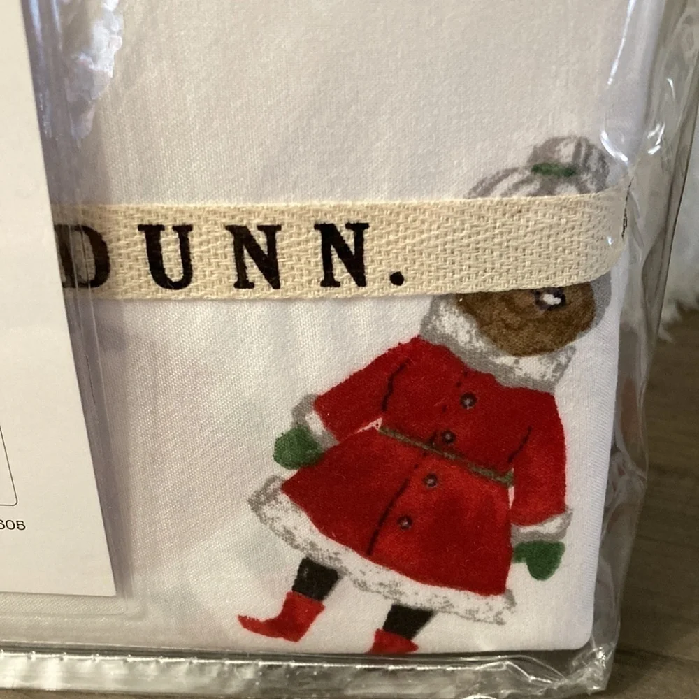 NWT Rae Dunn NORTH POLE SANTA AND MRS CLAUS TWIN CHRISTMAS SHEET SET